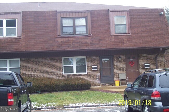 Building Photo - 2002 Silver Ct