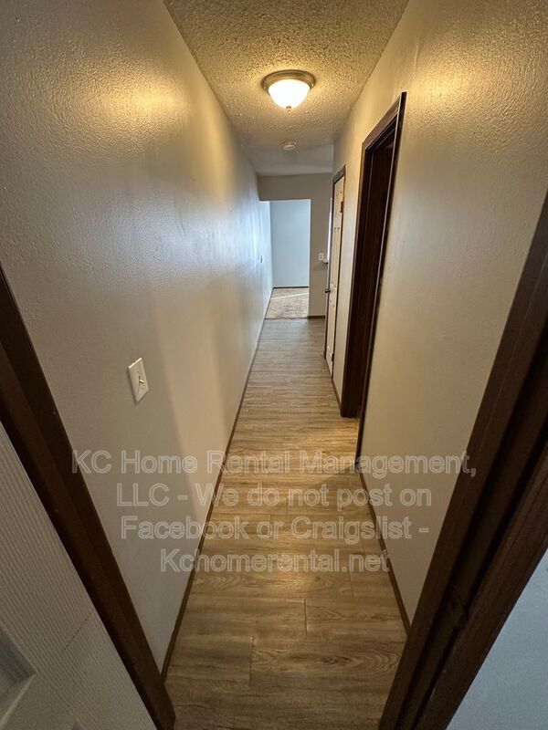 Building Photo - 561 N Somerset Terrace