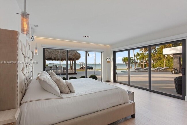 Building Photo - 7972 Biscayne Point Cir