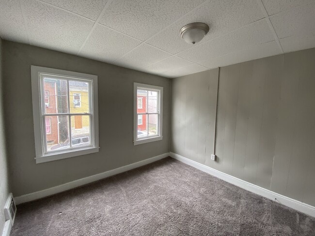 Building Photo - 338 S Duke St