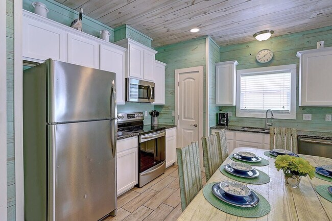 Building Photo - 1617 S Station St