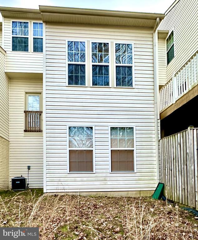 Building Photo - 920 Hopkins Cor