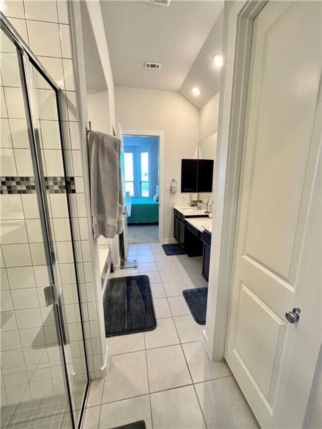 Building Photo - HONEY STOP THE CAR!!!!  Siena Subdivision/ 4 bedroom/Single Story/Round Rock / Hutto ISD