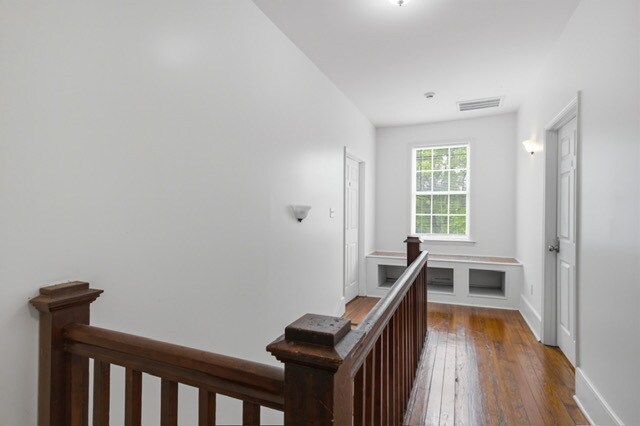 Building Photo - 5 Bedroom Virginia