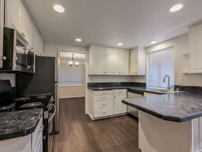 Building Photo - **Move-in Special!!!** Updated & move in ready 3 bed 2 bath rambler w/ 2 car garage!