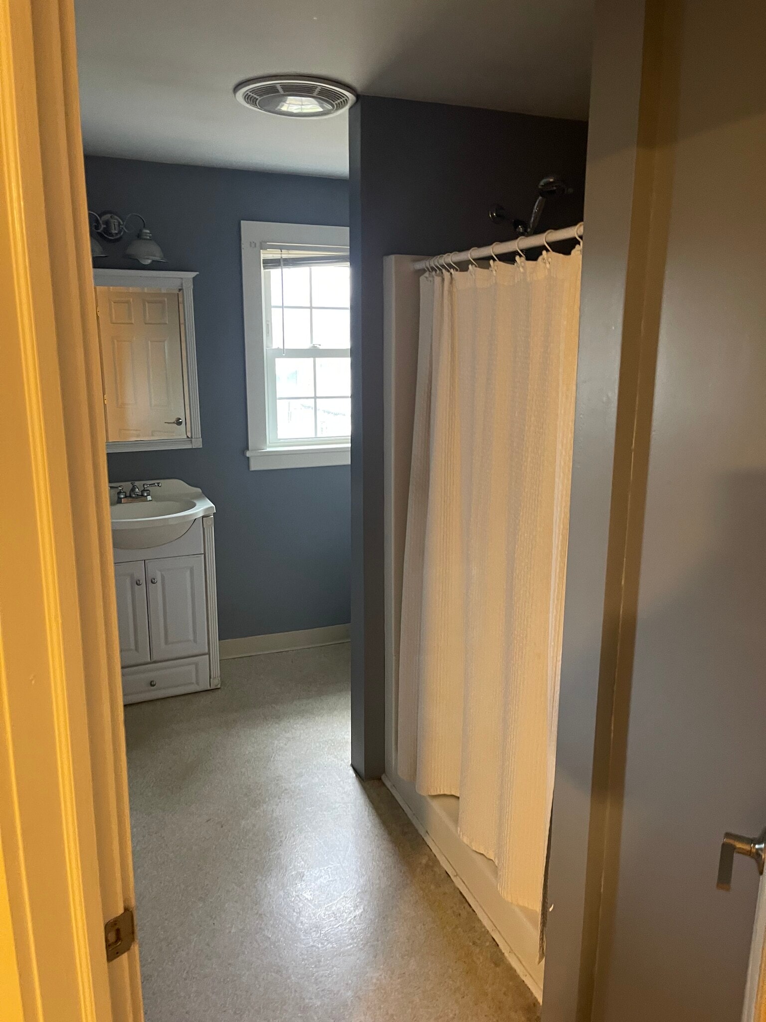 Building Photo - 378 W Main St