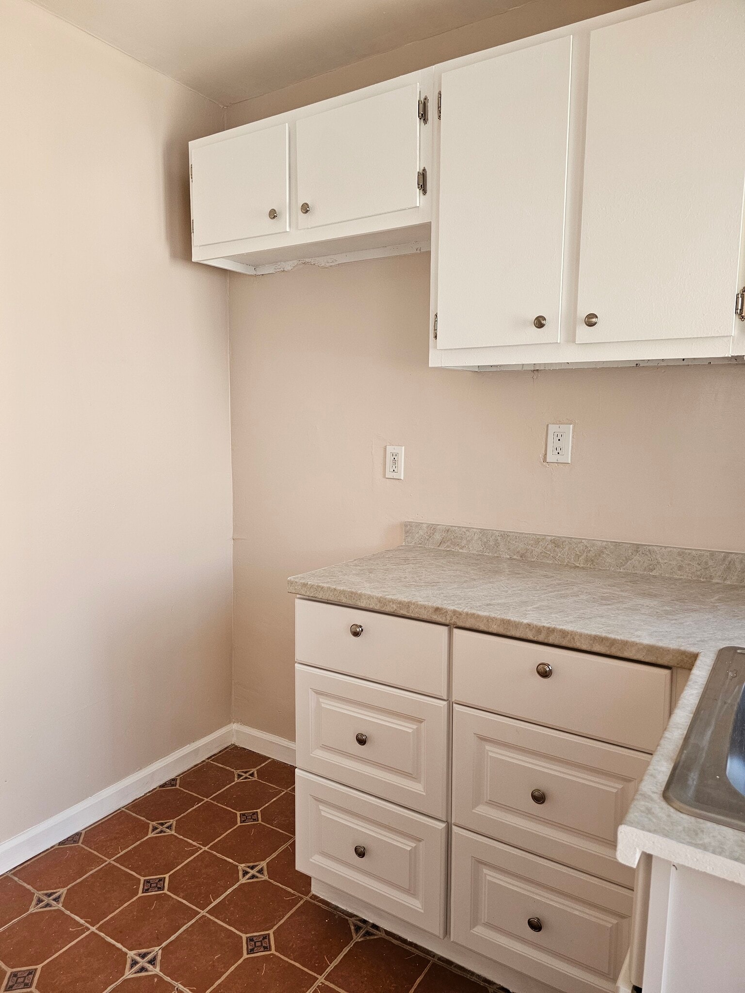 Building Photo - 527 1/2 W 19th St