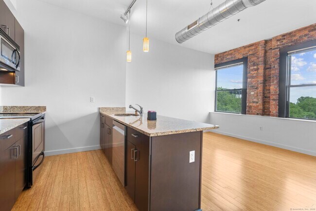 Building Photo - 881 Lafayette Blvd