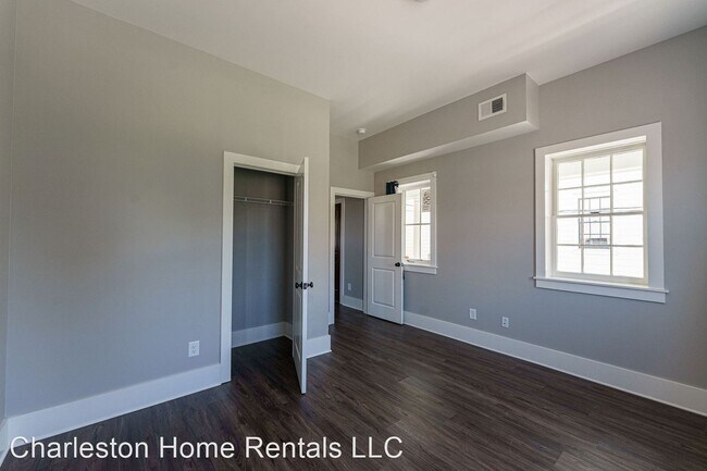 Building Photo - 28 Aiken St