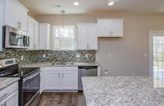 Building Photo - 425 Sedgemoor Rd