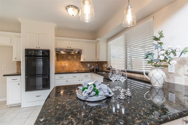 Building Photo - 46 N Deerfoot Cir