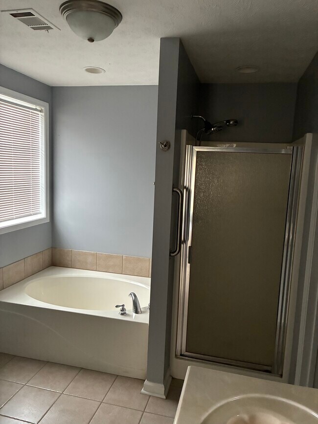 Building Photo - 1319 Hallwood Ln