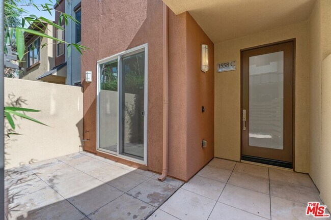 Building Photo - 1558 W Artesia Square