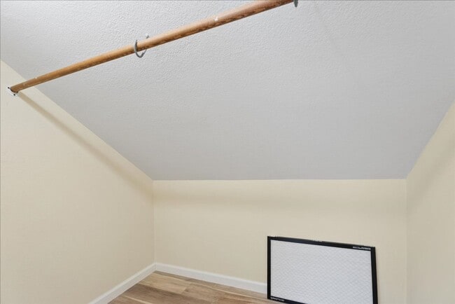 Building Photo - 2717 Knollwood Dr