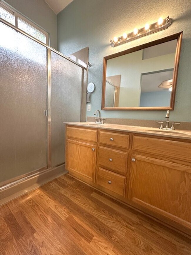 Building Photo - Single Story 3 Bed, 2 Bath in Brentwood