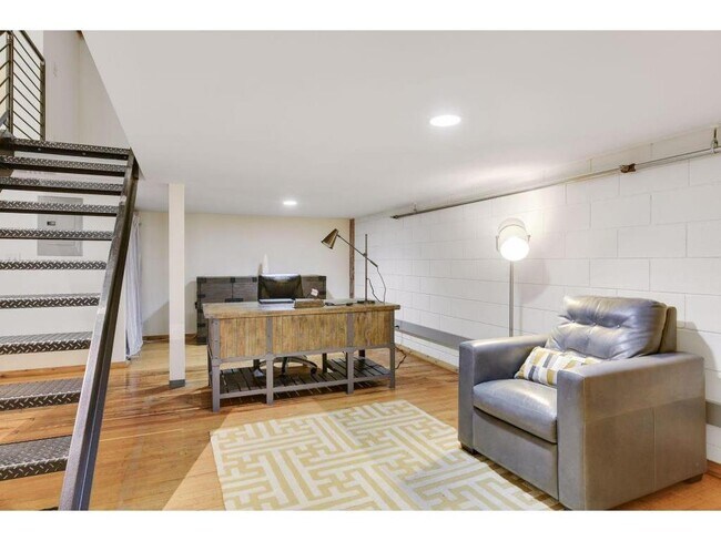 Building Photo - 801 N Washington Ave