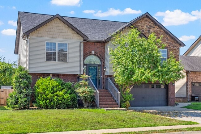 Building Photo - Four Bedroom with Pool in Fields of Northm...