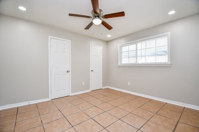 Building Photo - 515 Westside Ct