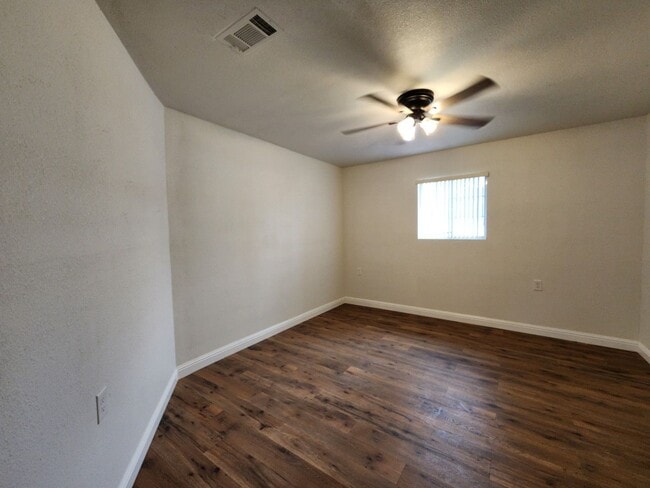 Building Photo - Renovated Beauty with a full-service Casita