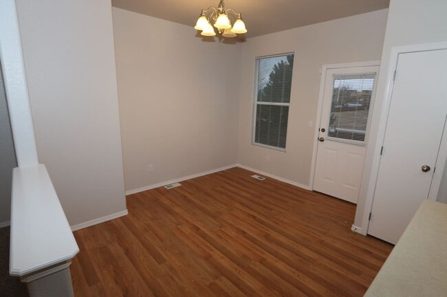 Building Photo - Great 2bd/2.5ba, 1306sf Townhouse with A/C in Fountain, CO, near Ft Carson!