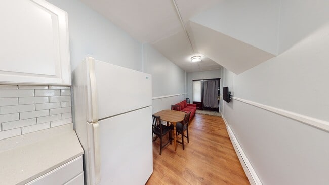 Building Photo - 56 Hillside Pl
