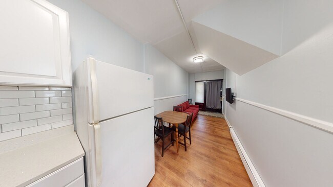Building Photo - Private Room Rental on Prospect Hill with Parking & Laundry