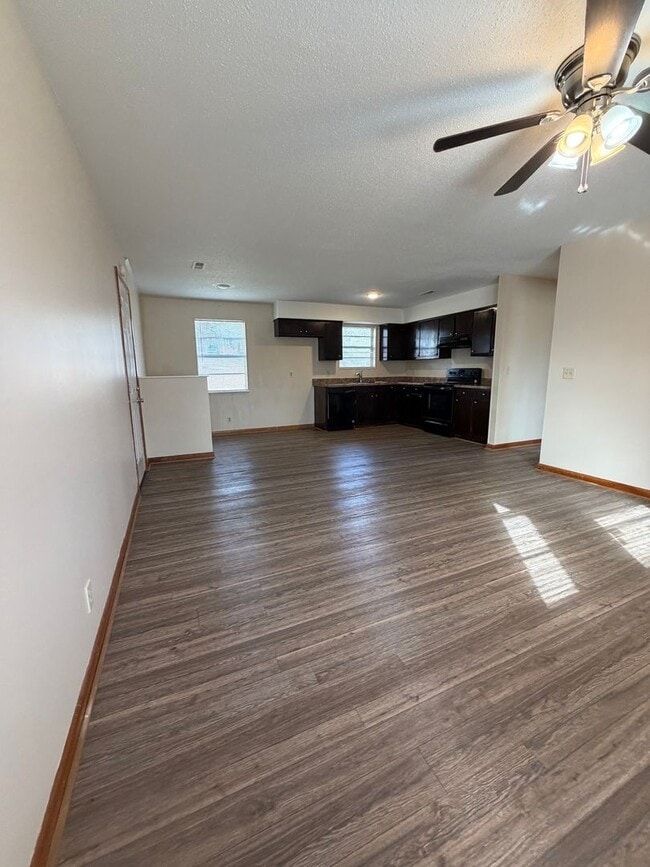 Building Photo - 189 Warden Dr