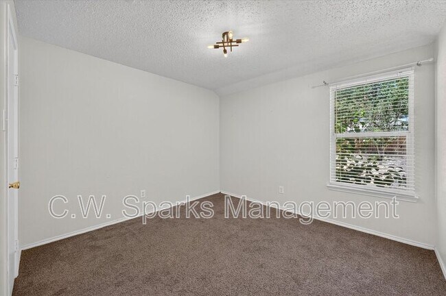 Building Photo - 844 Canyon Cove Dr