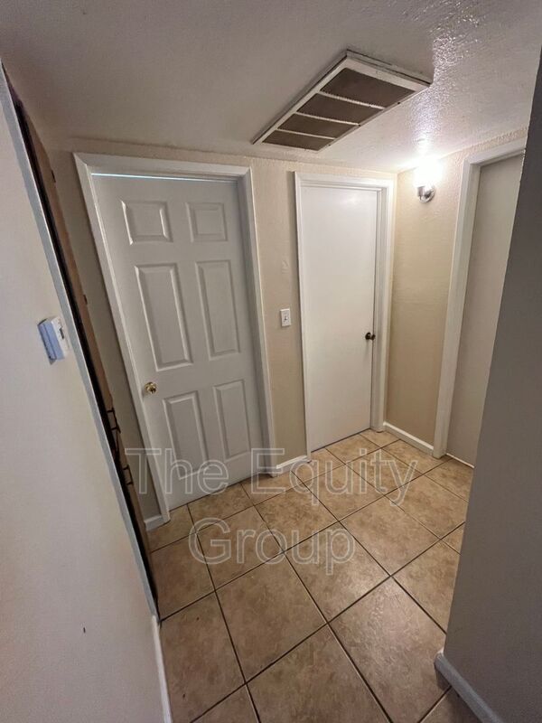 Building Photo - 93 N E St