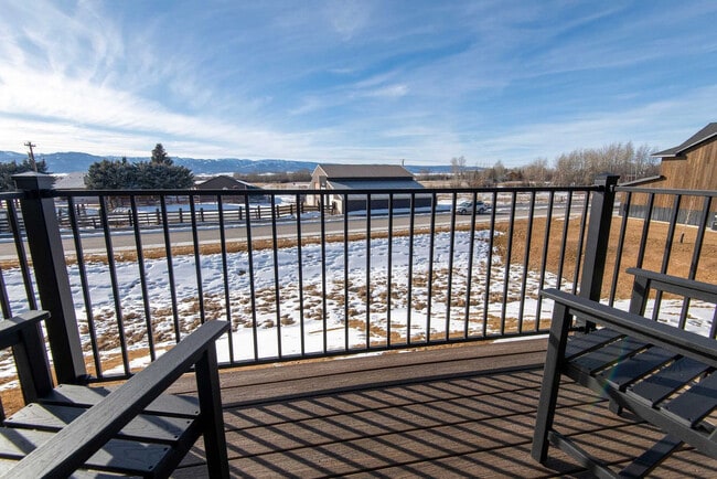 Building Photo - 690 Stone Peak Lp