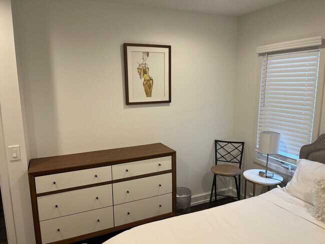 Building Photo - Three Pearls