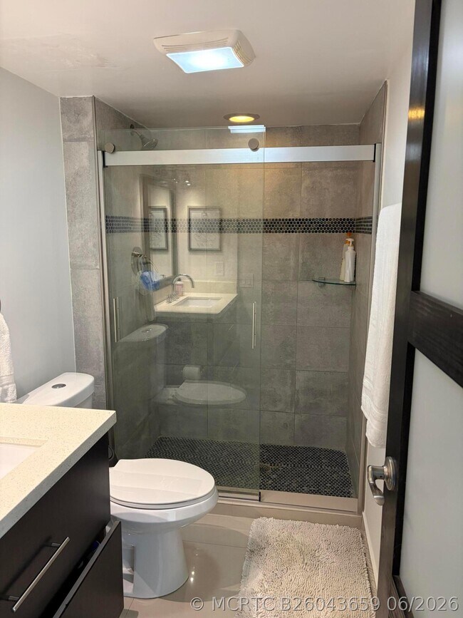 Building Photo - 3625 N Country Club Dr