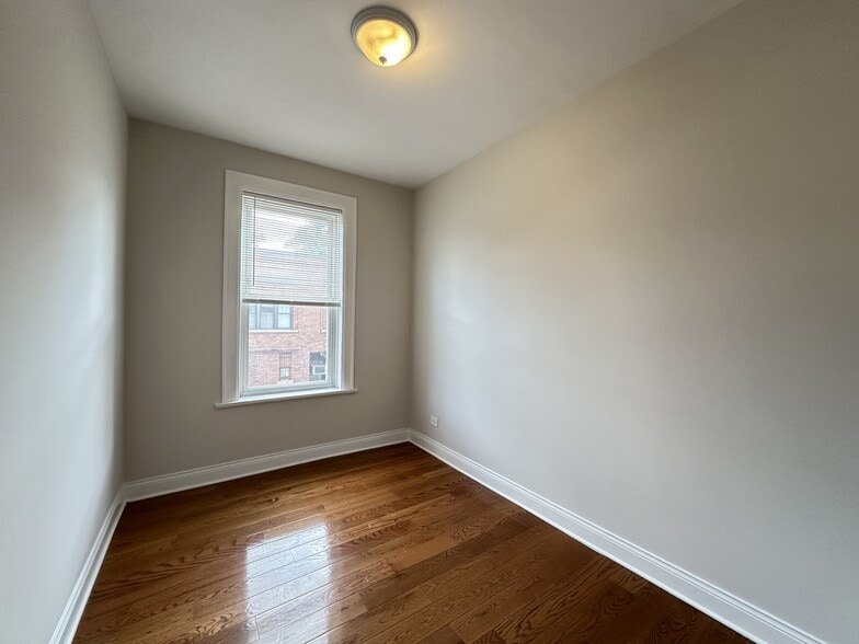 Building Photo - 3048 N Milwaukee Ave