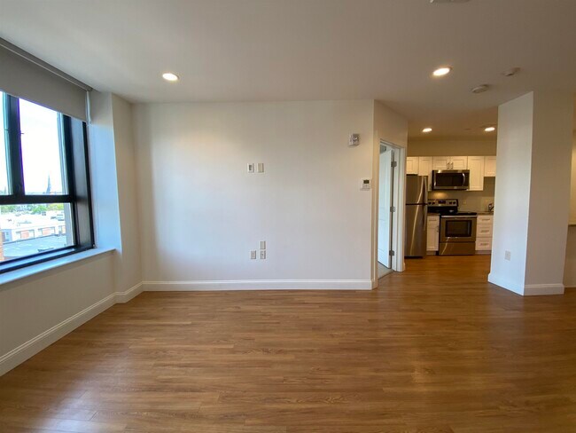 Building Photo - 875 Elm St