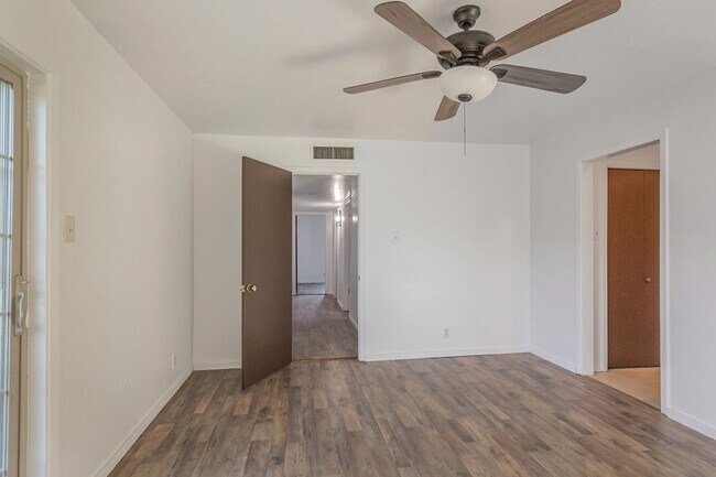 Building Photo - 3025 W Ohara Rd
