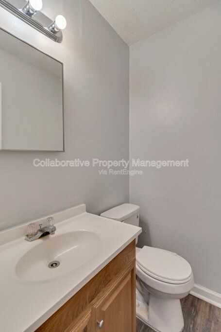 Building Photo - 128 Pointe S Dr