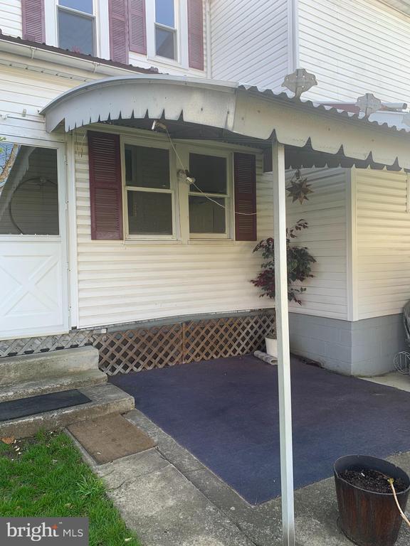 Building Photo - 305 W North St