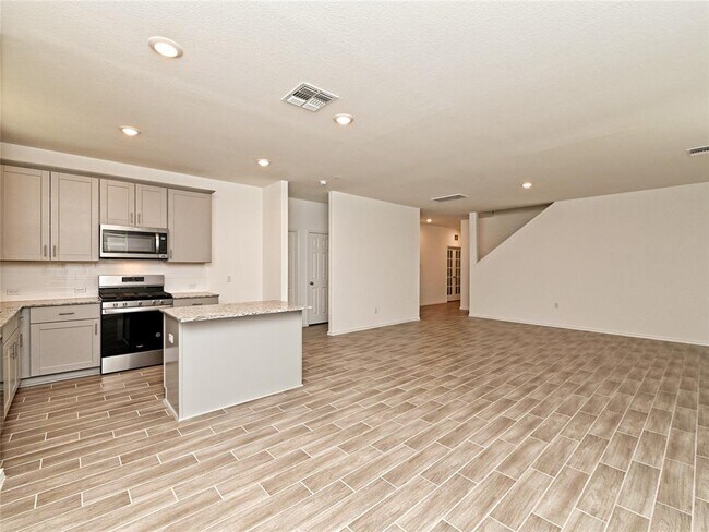 Building Photo - 1625 Holly Lk Dr