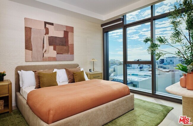 Building Photo - 700 Broadway