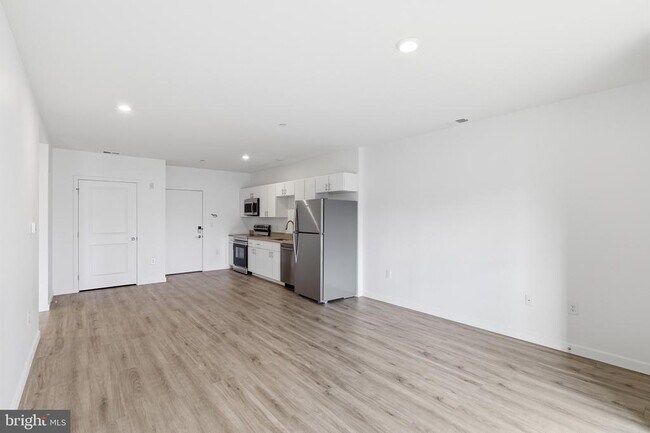 Building Photo - 915 N Broad St