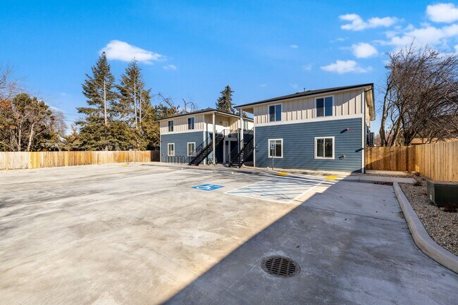 Building Photo - 2-bedroom, 2.5-bathroom apartment built in 2024