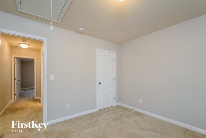 Building Photo - 327 Thornbury St