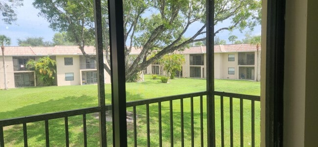 Primary Photo - 6832 Palmetto Cir S
