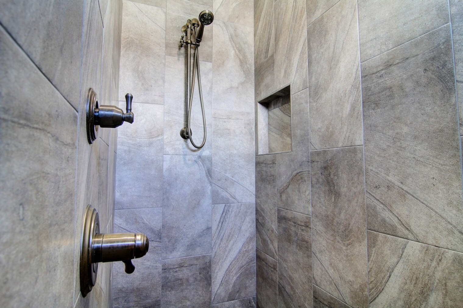 Building Photo - 395 Paradise Pointe Dr