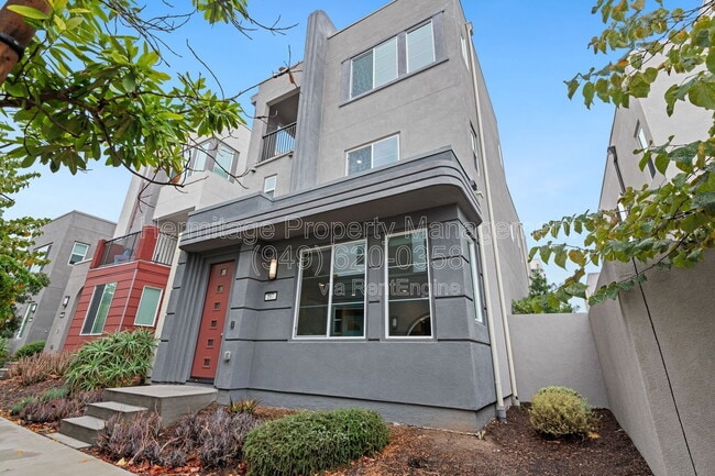 Building Photo - 167 Tenor