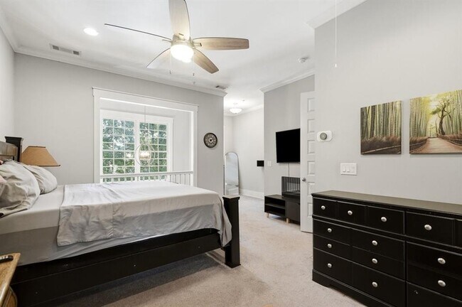 Building Photo - 3371 Dogwood Dr