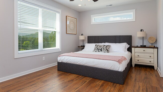 Building Photo - 664 Old Fort Rd