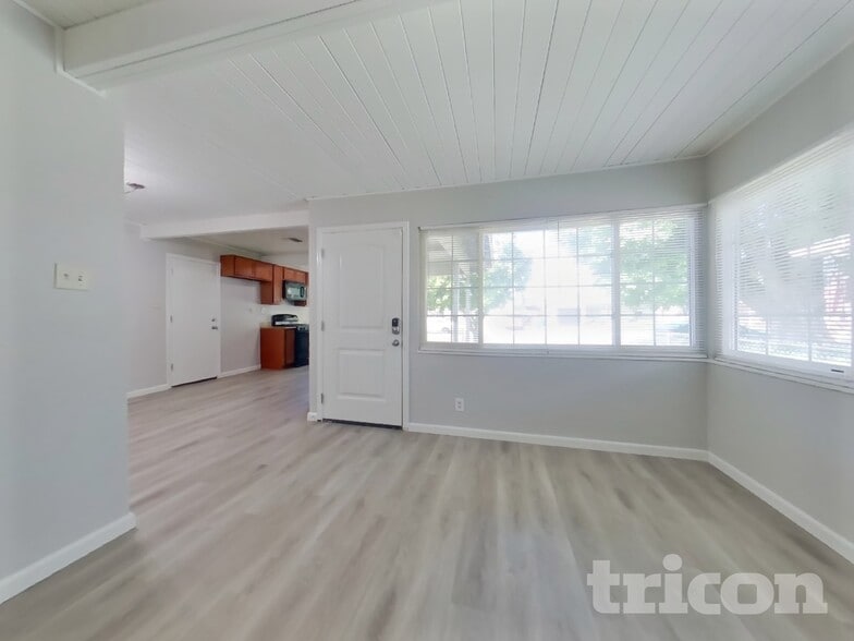 Building Photo - 1475 Knights Row