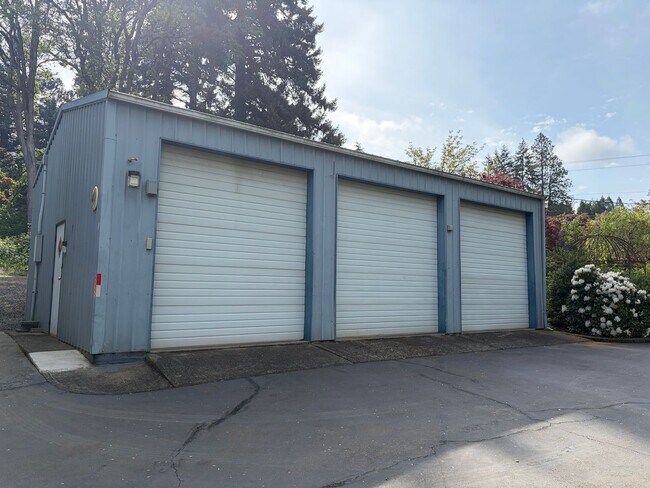 Building Photo - Rare 3-Acre 3BR Home in South Salem – Shops, Workspace & Greenhouses