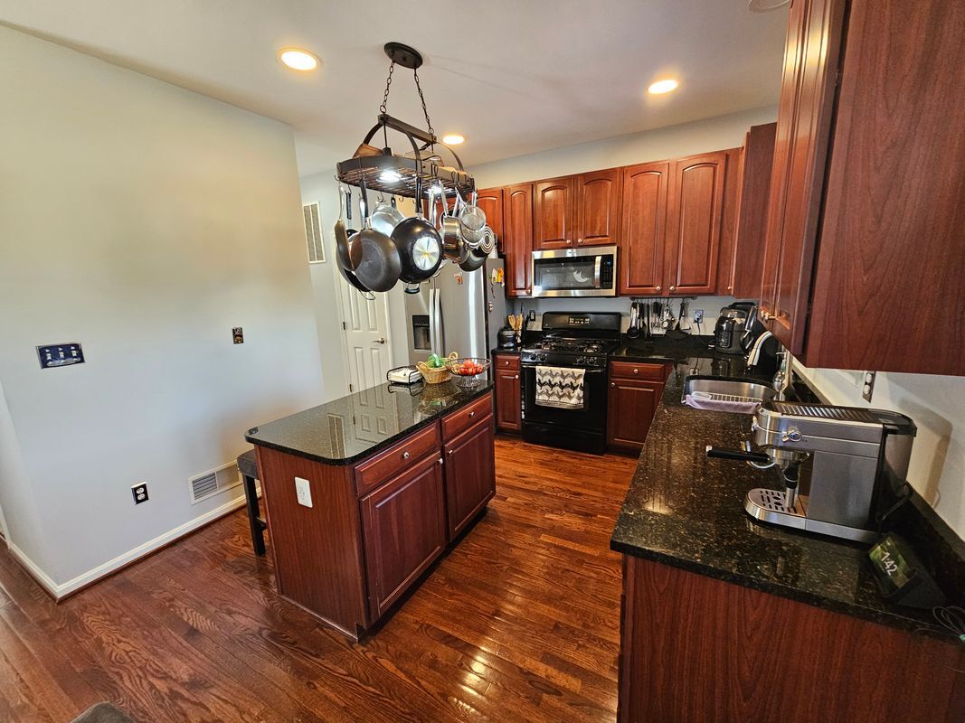 Building Photo - 1201 Cambria Terrace NE